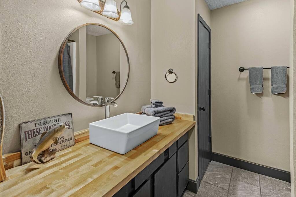 Stonegate Lodge Bear'S Den Kitchen, Pool, Firepit, Wifi ,Smart Tvs Юрека Спрингс Екстериор снимка