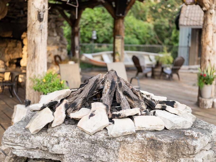 Stonegate Lodge Bear'S Den Kitchen, Pool, Firepit, Wifi ,Smart Tvs Юрека Спрингс Екстериор снимка